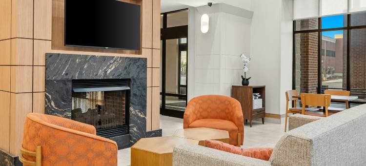 底特律坎顿欢朋套房酒店(Hampton Inn & Suites Detroit-Canton)图片