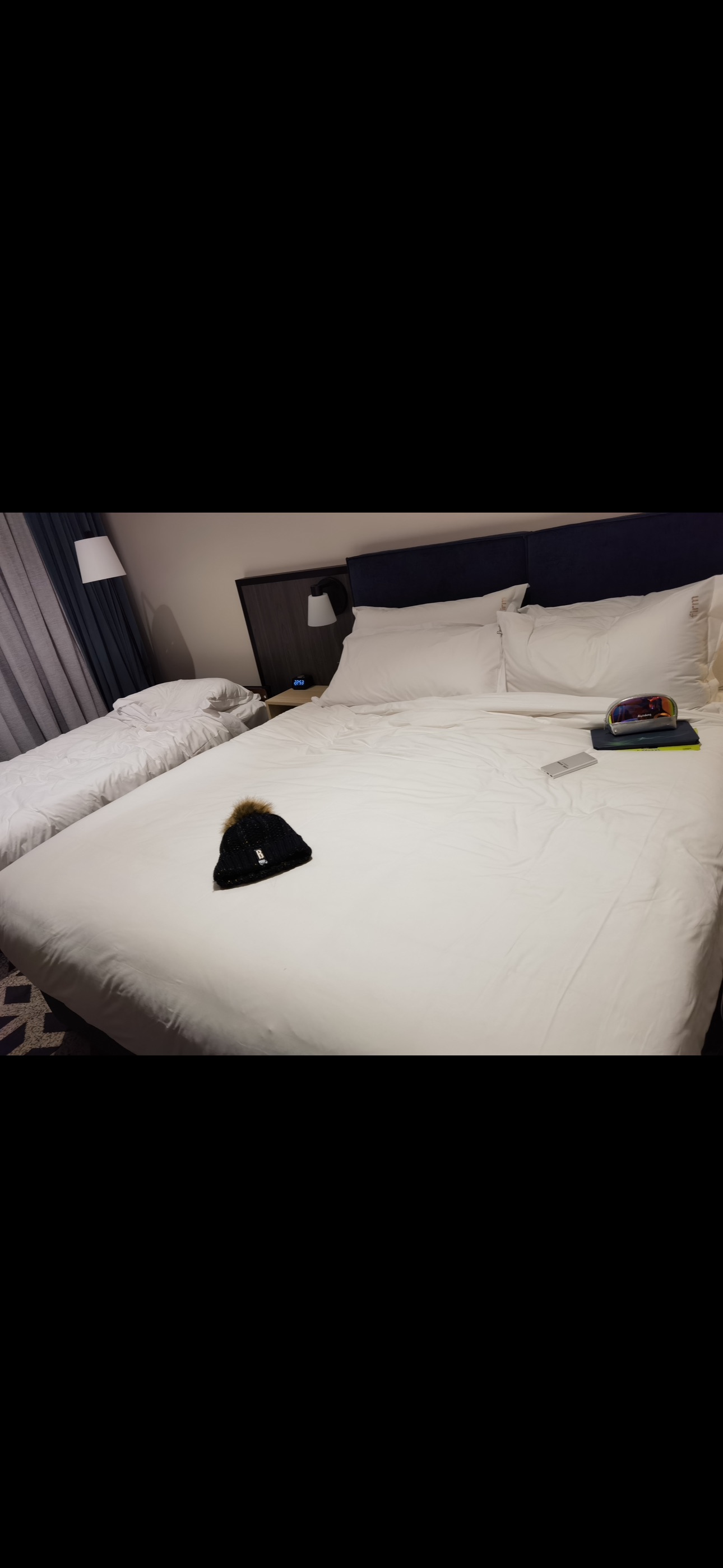 8.2到达机场被通知航班取消后，我们就近订了距离机场最近的Holiday Inn，没想到收获了意想不