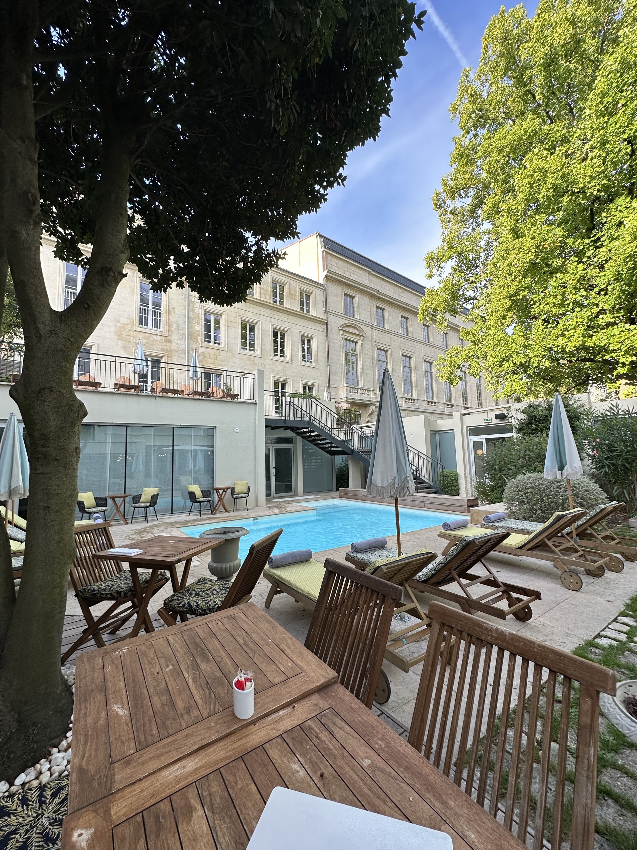 酒店是la Rochelle 唯一的五星级酒店，位于城市市中心，酒店的工作人员都很友好，办理入住时候