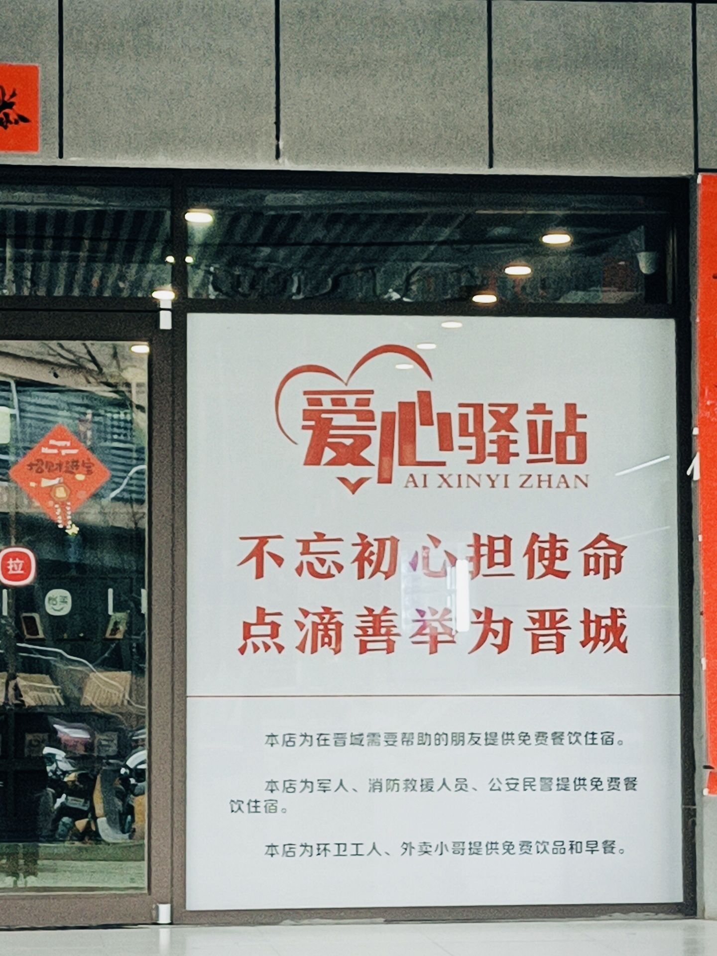 酒店设施完善性价比超高，wifi给力，环境不错，房间很好非常喜欢卫生干净整洁，床舒适柔软，房间很宽敞