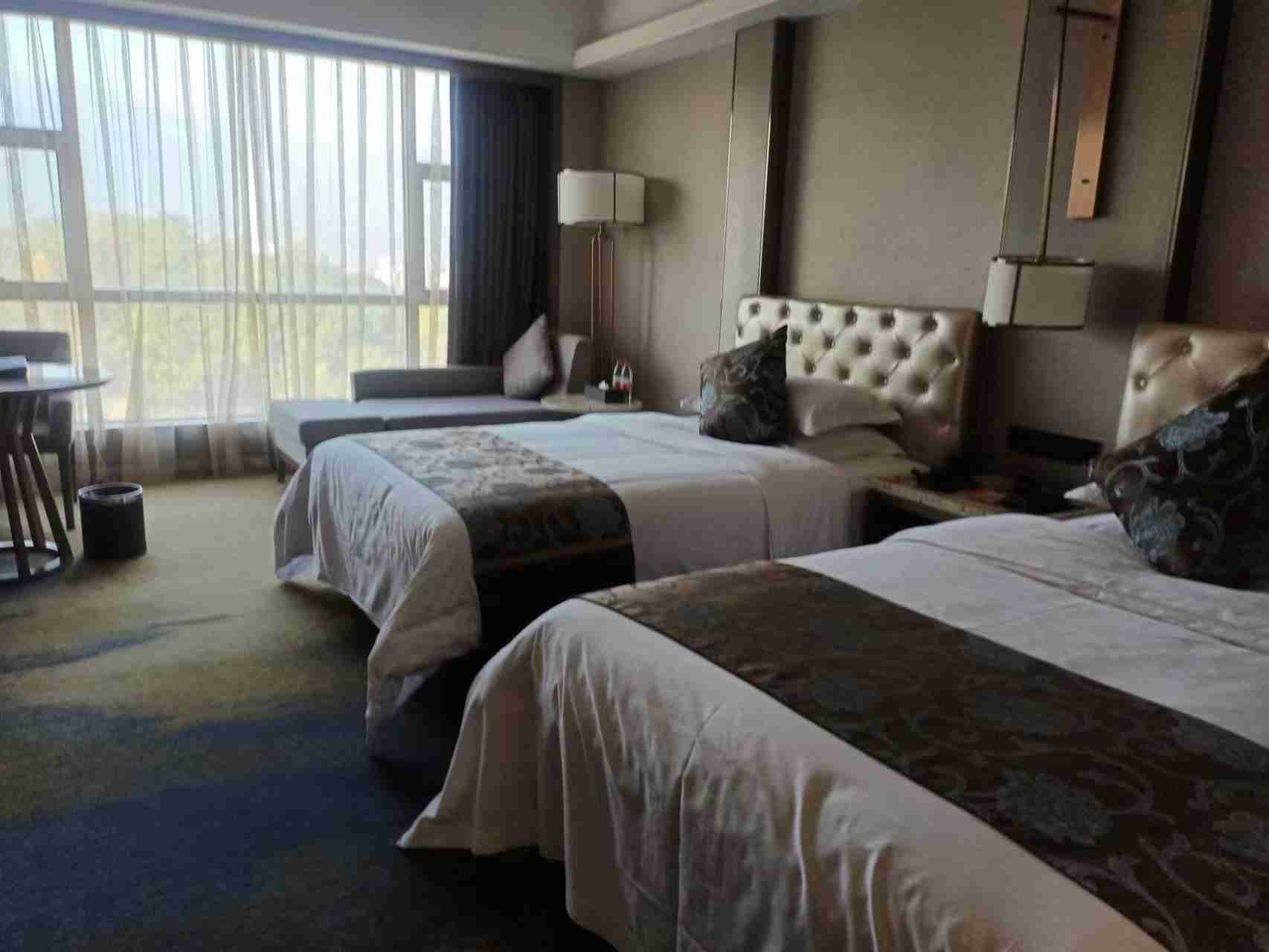 住过茶陵好几家同等价位的酒店，天伦酒店的房间是最舒适的，酒店硬件设施齐全、卫生干净整洁。