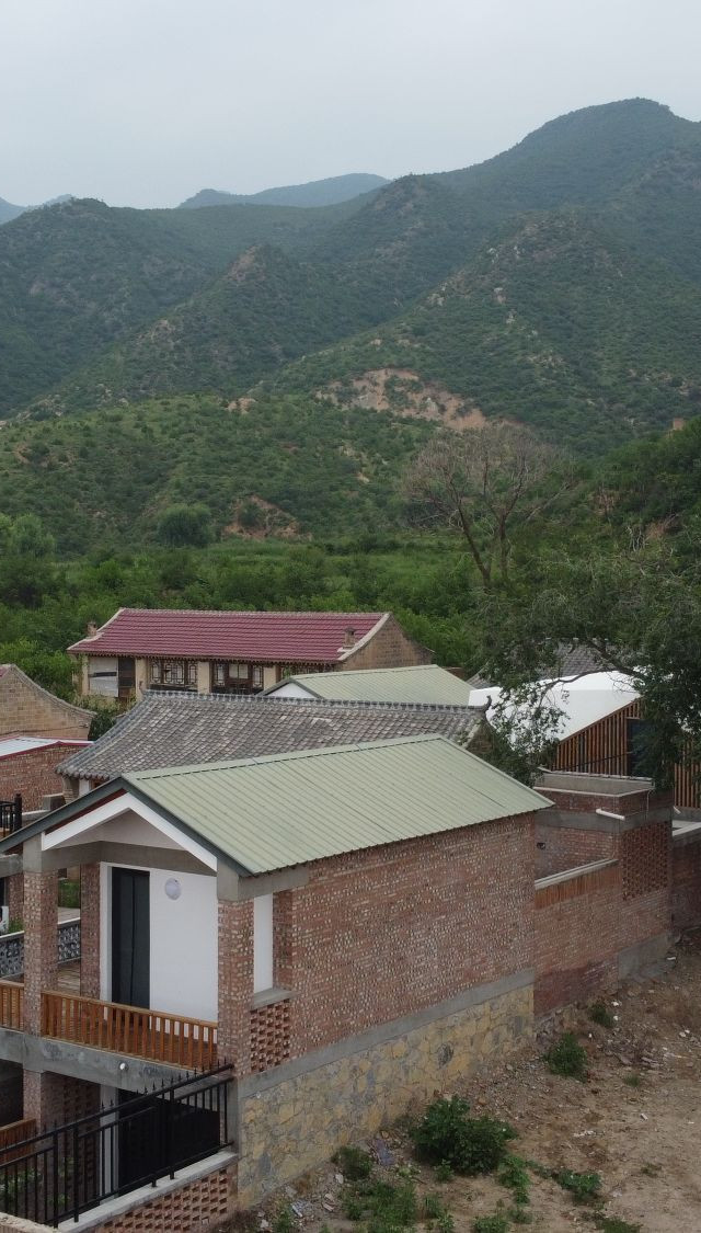 提前到怀来适应一下当地环境,朋友介绍了"逸林山舍"这个小院,院子是