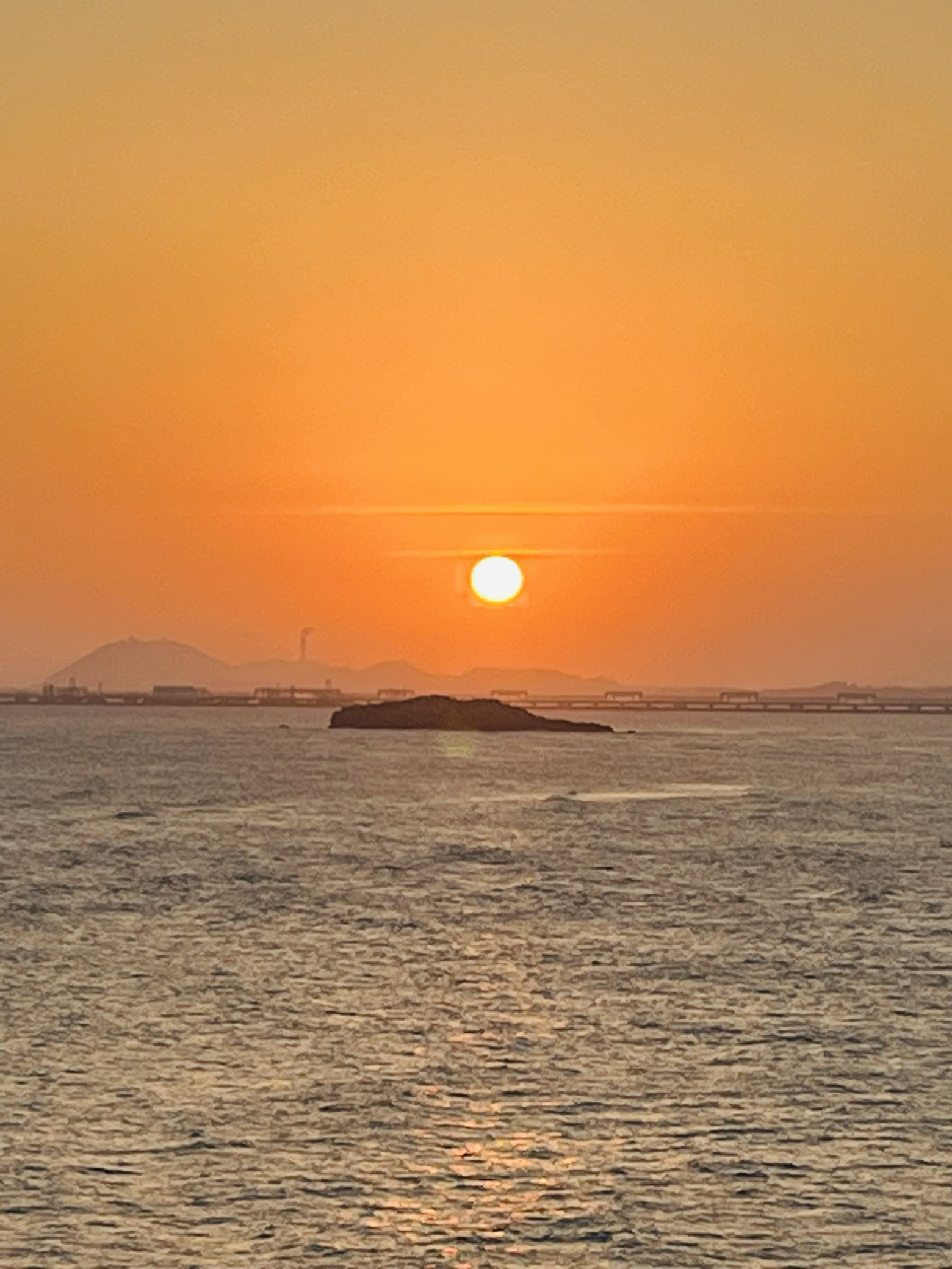 酒店位置很好，海景不错，夕阳很美，设施有点旧。