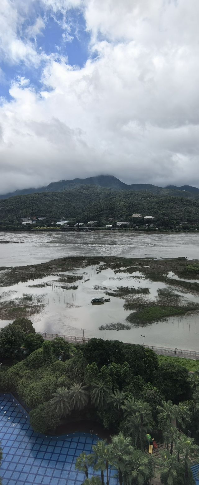 店方给免费升级了房型,江景,山景迷人(照_中庚聚龙酒店福州打卡