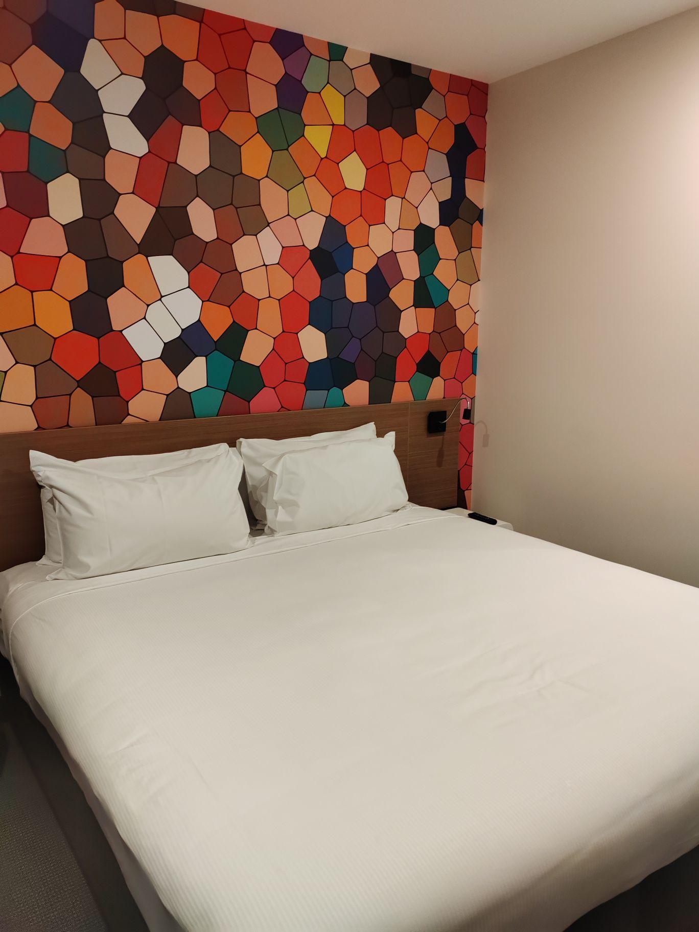 澳洲之行住了好几个酒店，这家还是挺不错的，我们的房间位置恰好能看得见对面的摩天轮，晚上特别漂亮。床也