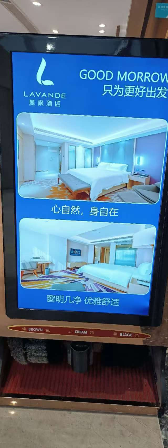 而且服务也特别好 见到客人都会打招呼问好 设施很新  房间还有蓝牙音