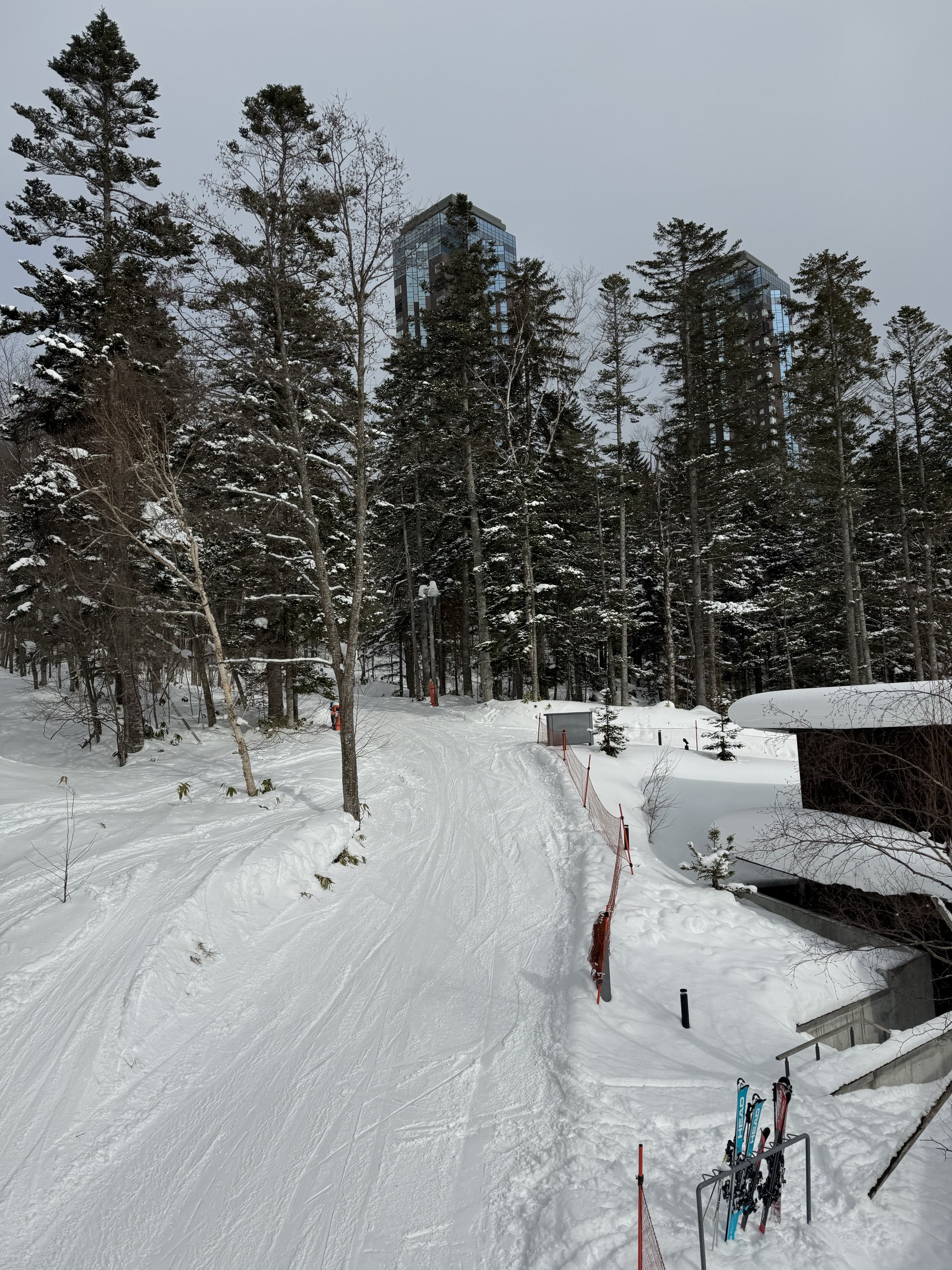 房间一般，餐厅还可以，滑雪没施非常好