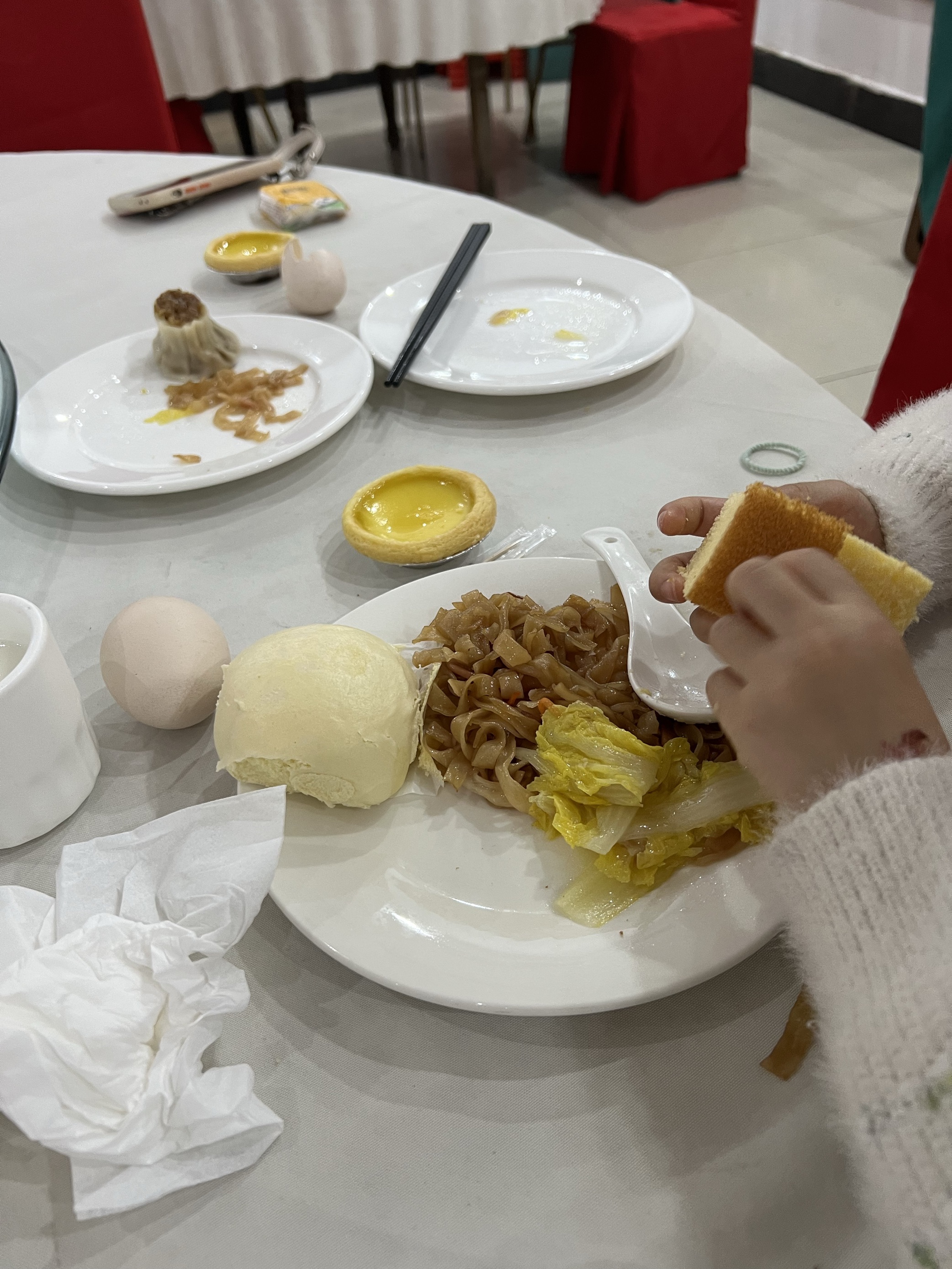 对早餐的收费标准不满意，一般一个房间两大一小的早餐，这个酒店小孩超过90厘米就要收费，一般都是超过1