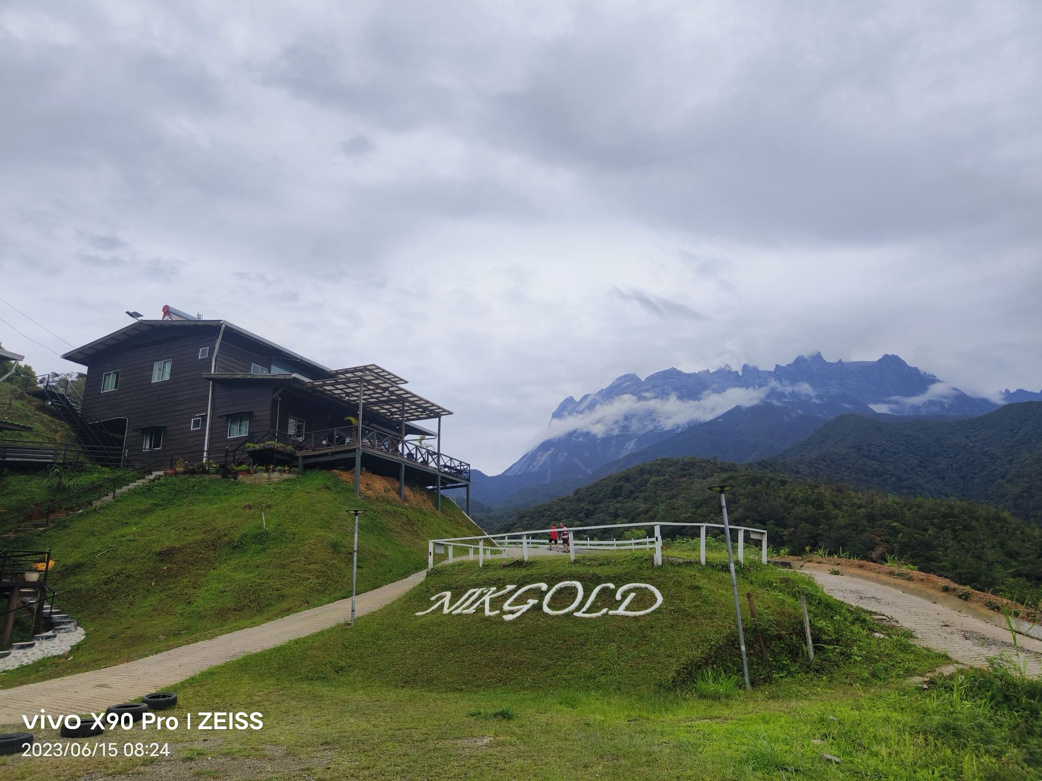 房间宽大舒适，风景很美，位于山谷中很安静，离昆达山镇稍远，但有车的话还是很方便，不到十分钟路程，酒店