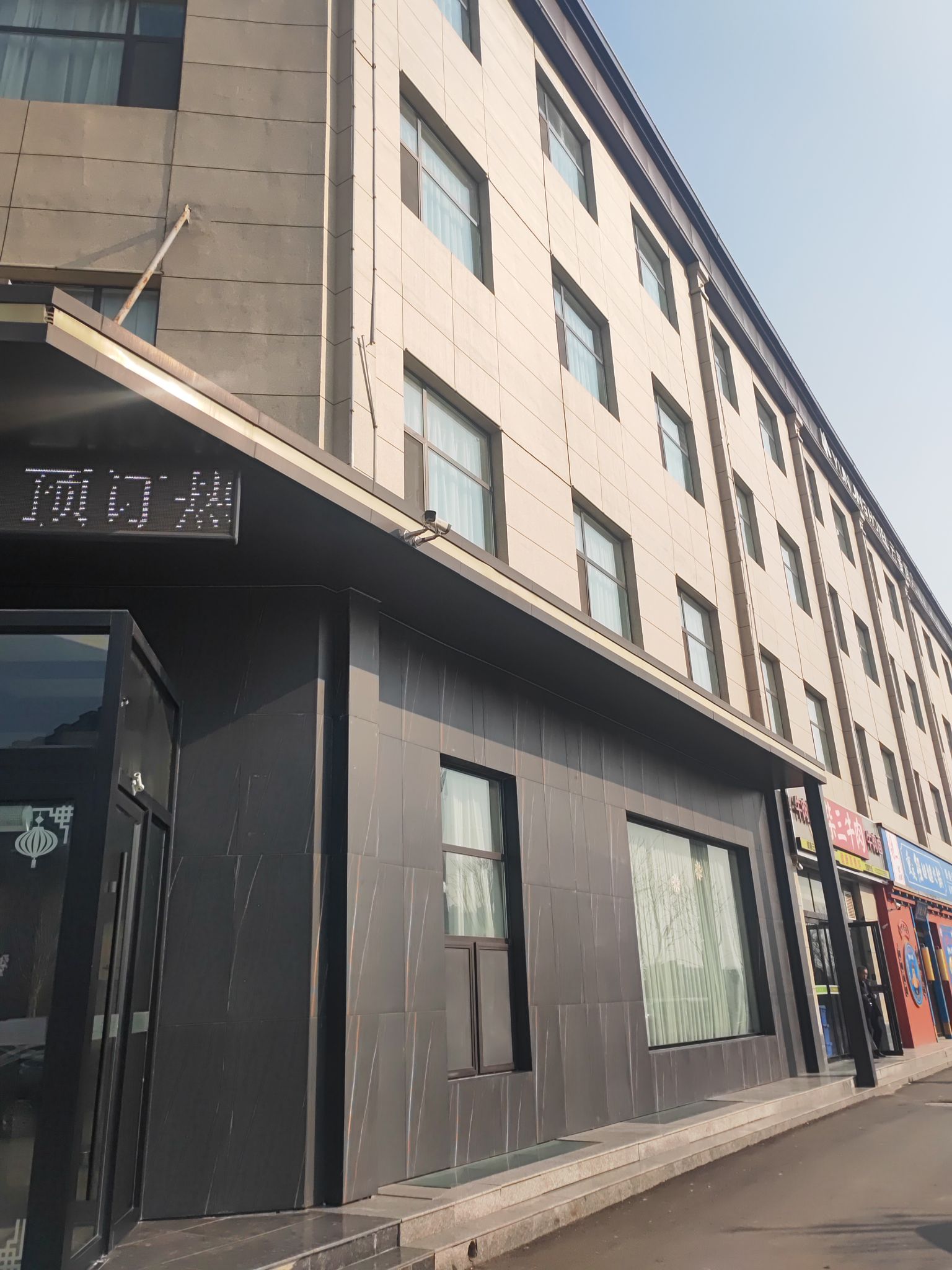 第二次入住云景酒店，非常好，设施很新，细节满满，洗衣房也很赞，临走还送了两瓶矿泉水能感觉到满满的心意