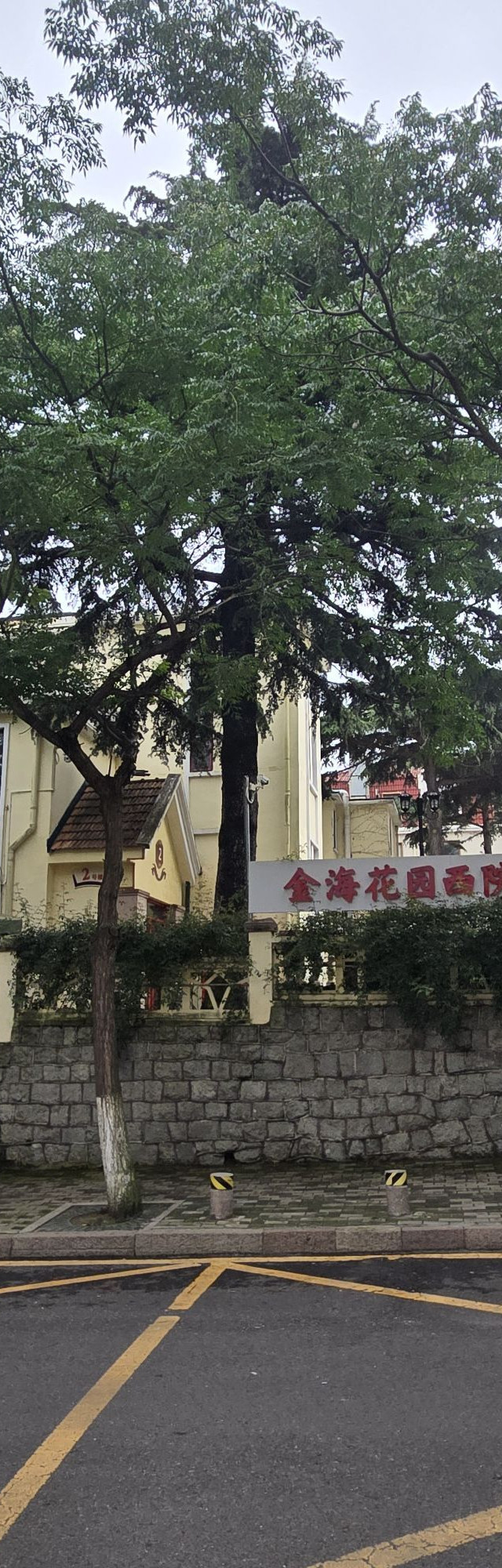 位置很好,门口一条直路,三四百米就到第三_金海花园假日酒店青岛打卡