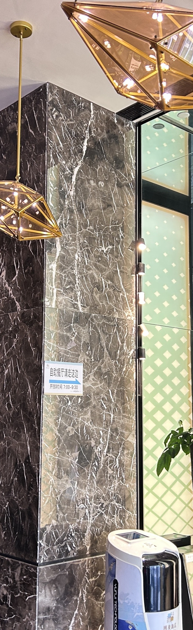 酒店的早餐种类很多,特别齐全,荤素搭配,|_潮漫酒店(长春一汽店)