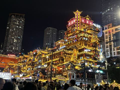 重庆解放碑洪崖洞江景亚朵s酒店