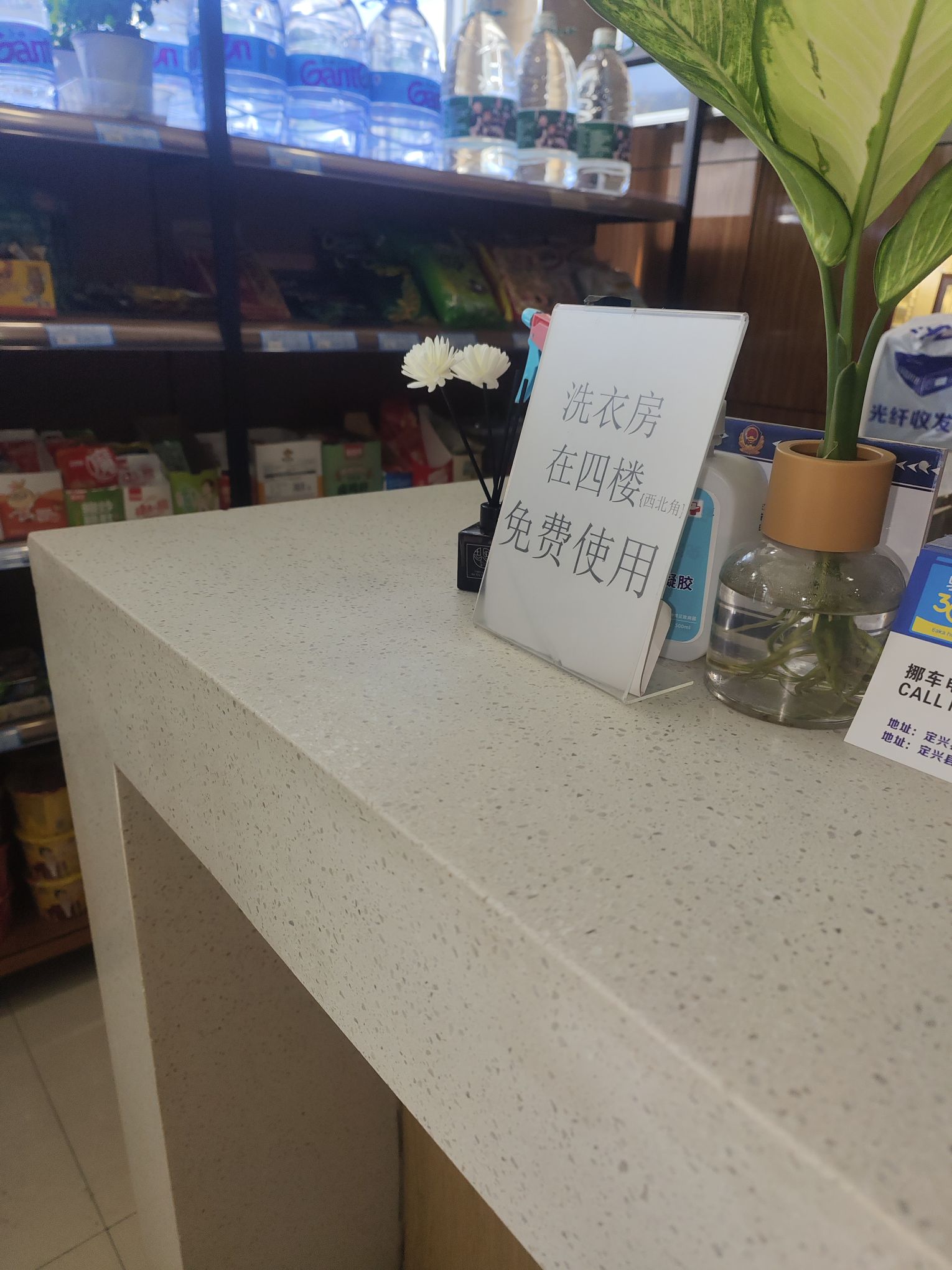 酒店服务、卫生都很好，床品很舒服，交通很便捷，还有营养早餐，还有院内停车场，这价格超值，值得推荐！！