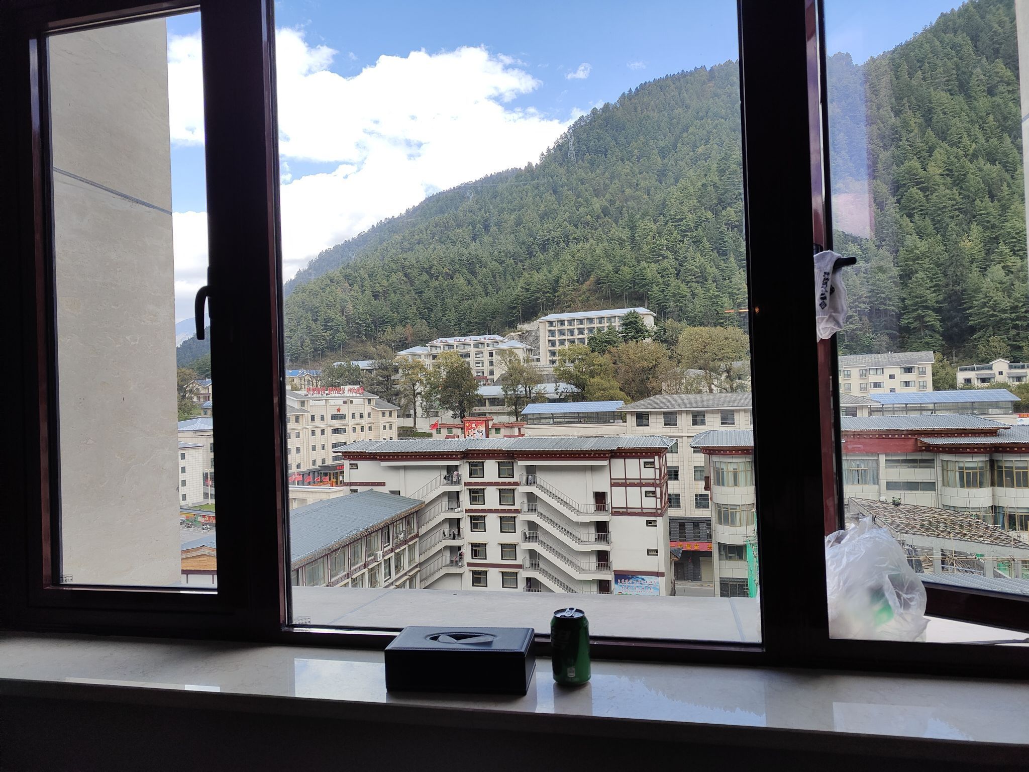 平措康桑酒店是西藏的一家连锁酒店，每一家酒店的服务都是可以说是数一数二的，但是来亚东店并没有觉得会有