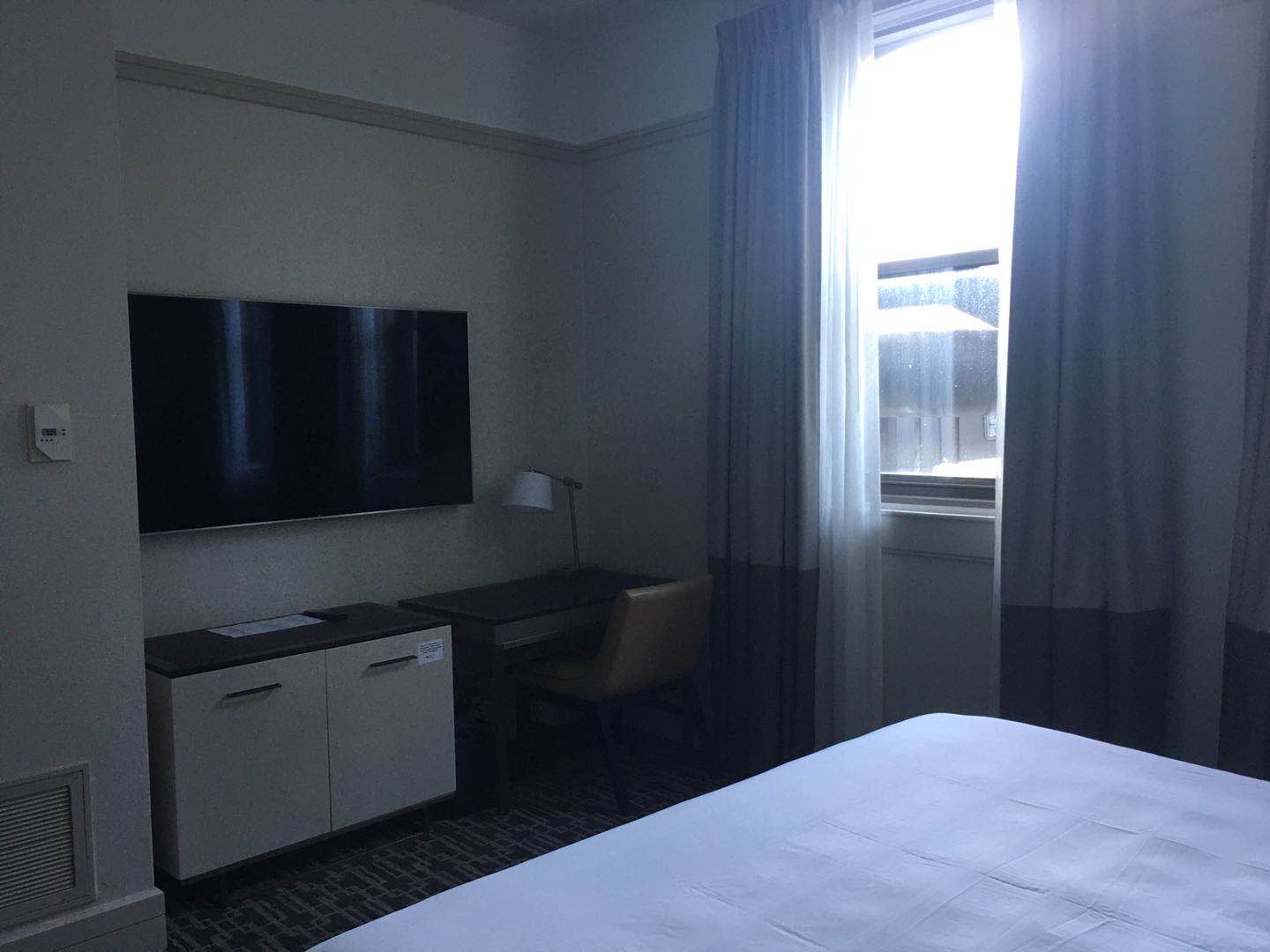 酒店位置不错。大堂华丽。但房间景色不好👎在克利夫兰市区酒店实属垫底。前台和其他家相比
