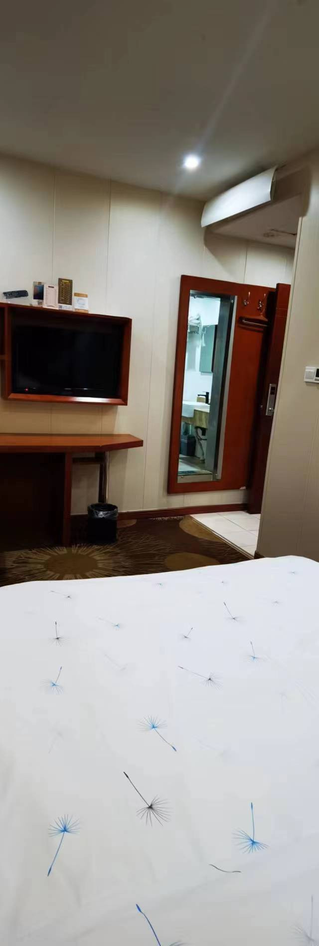 性价比很高的酒店,主调是很高级的亚马氏橙|_百丽精品酒店