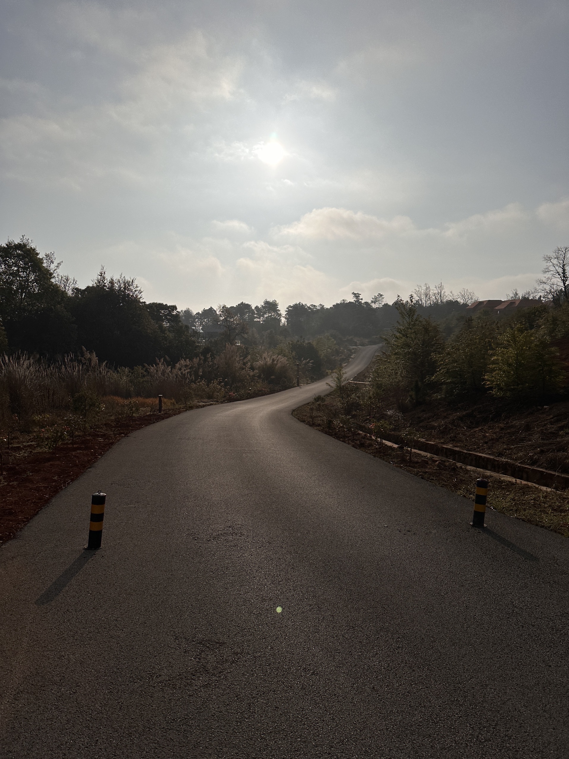 这里的山路崎岖，来的路上真的很辛苦 ，到了以后发现还不错哦，算是OK的