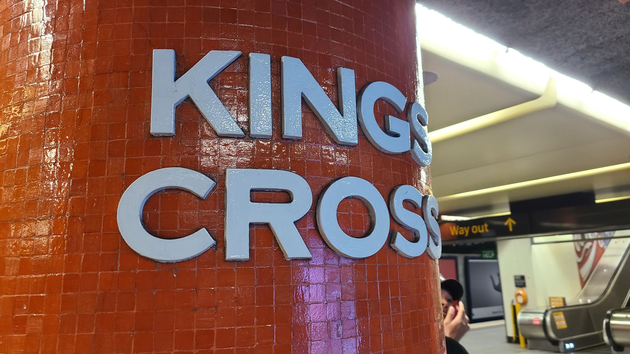 位置好 1正好位于king cross 地铁上盖，方便迅速可以乘车抵达任何悉尼主要车站，直接步行也可