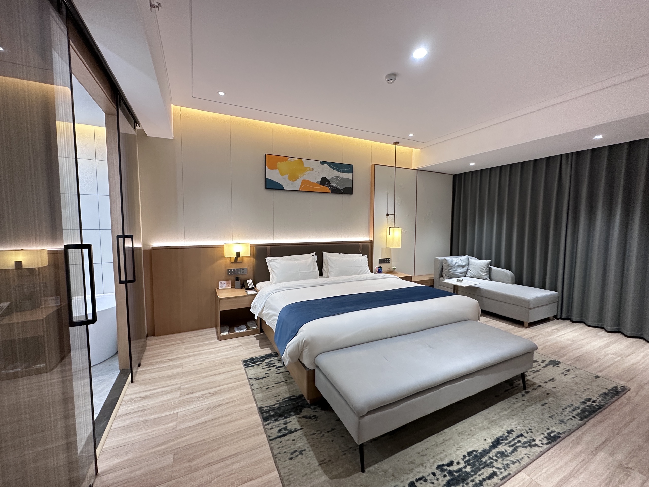 经常出差入住，蔡家坡最好的一个酒店，干净，卫生