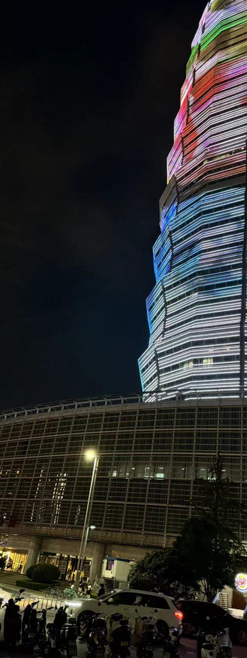 酒店位于郑州市东区cbd