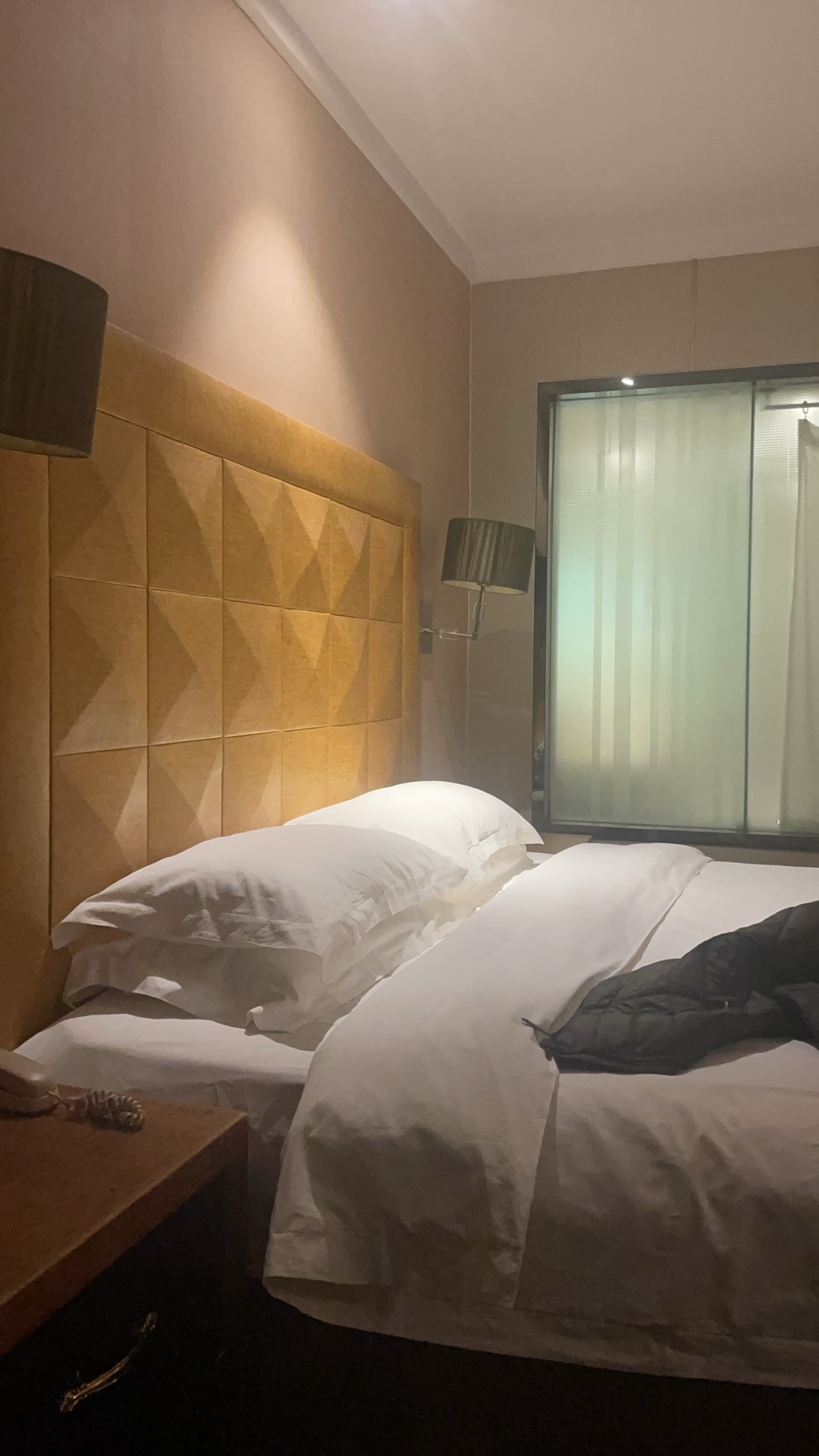第一次来入住京山玉丰国际大酒店入住，非常好，房间里设施齐全，干净整洁，入住、退房手续简便，服务周到