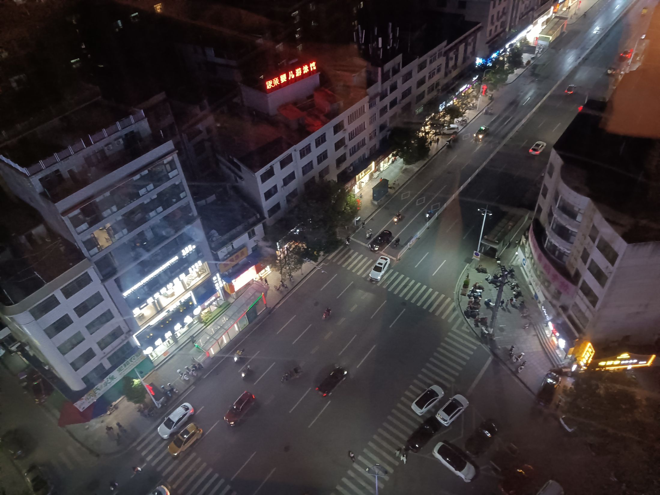 酒店不错 位置可以 在商圈附近，逛街很方便  就是前台在13楼 有点不太好找