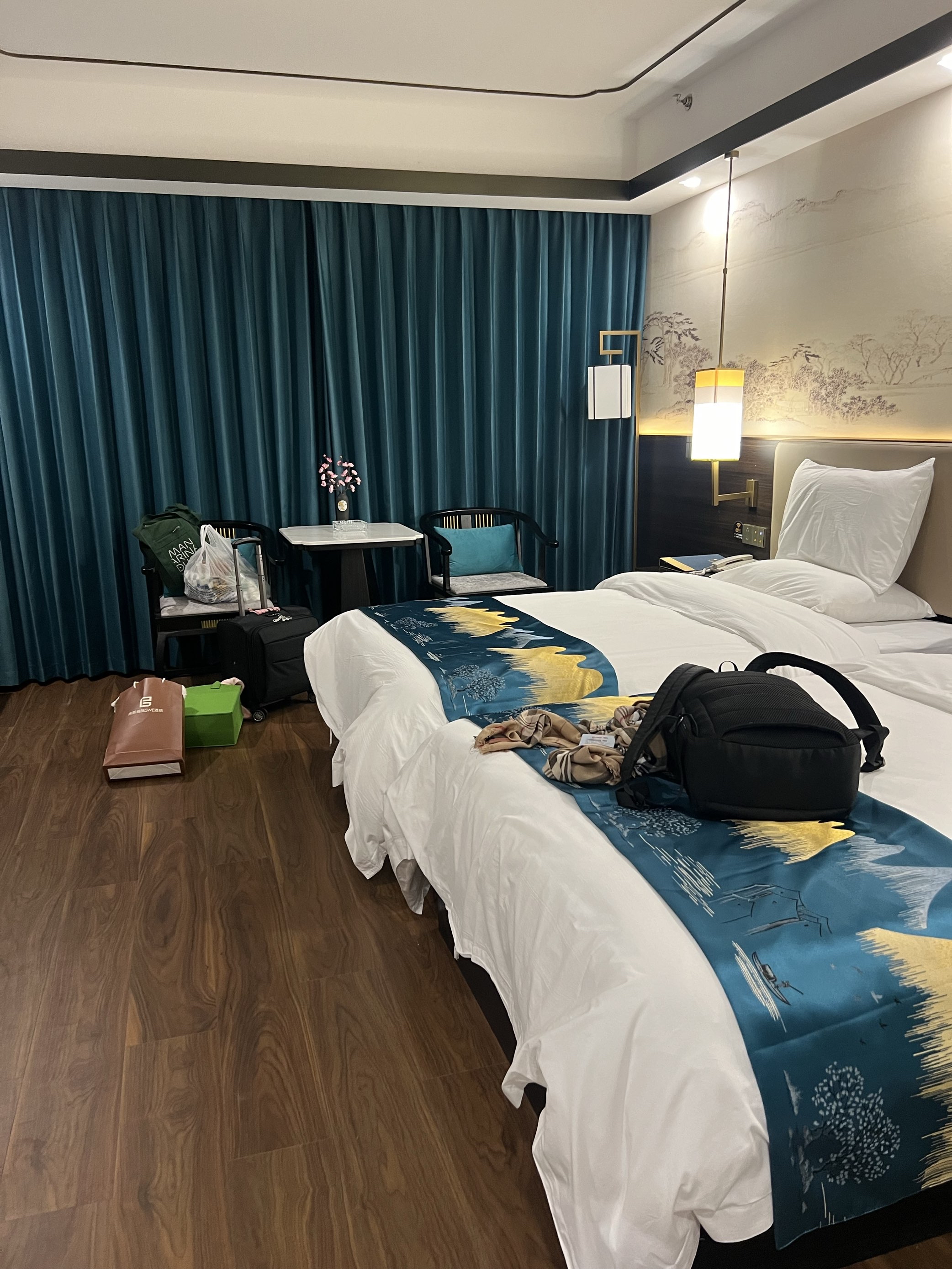 酒店周边环境非常好，房间宽敞舒适整洁，在峡江能有这么好的酒店，价格又很实惠的酒店真是非常棒，会介绍给
