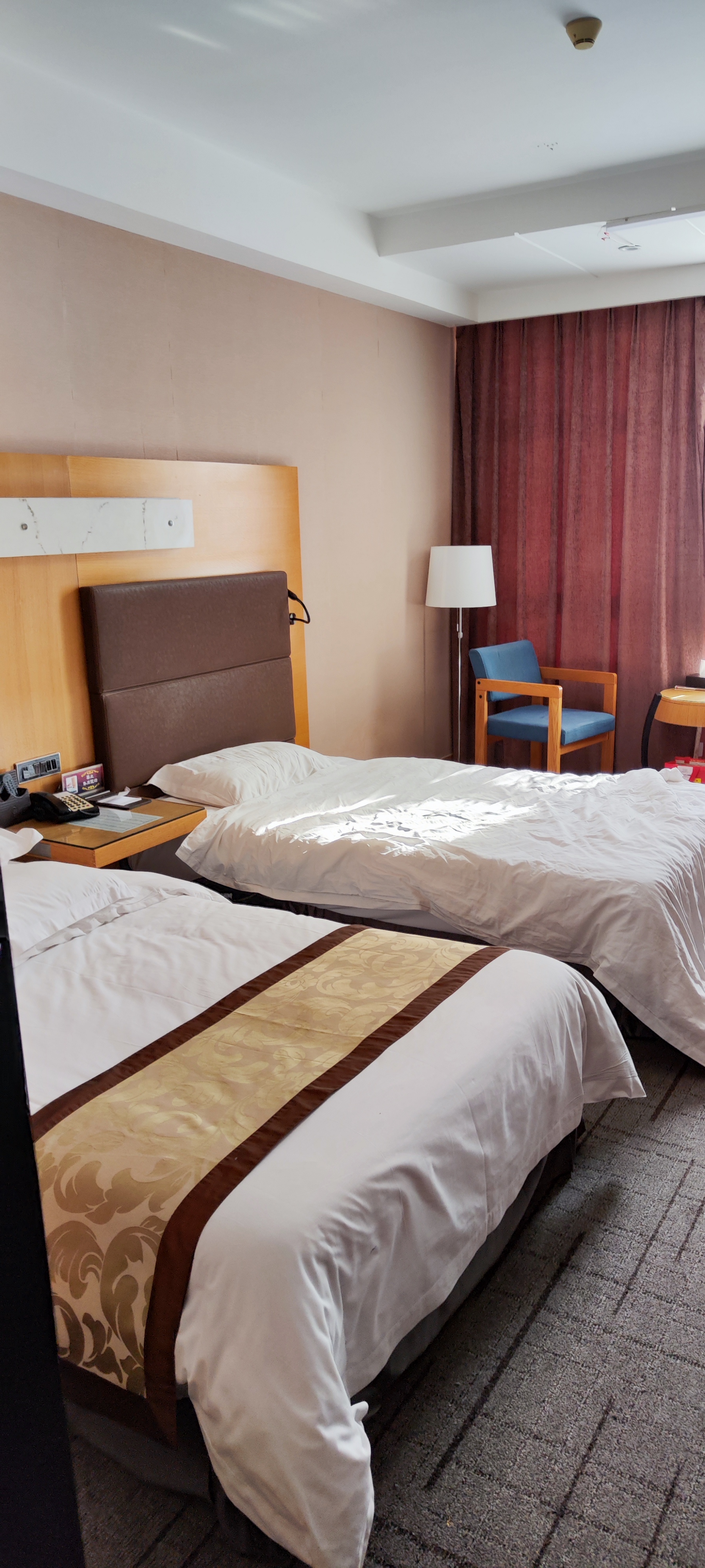 在辉南很有代表性的宾馆，干净舒适装修沉稳。房间又大隔音很好很安静。每次来送老婆回娘家都在这里住。体验