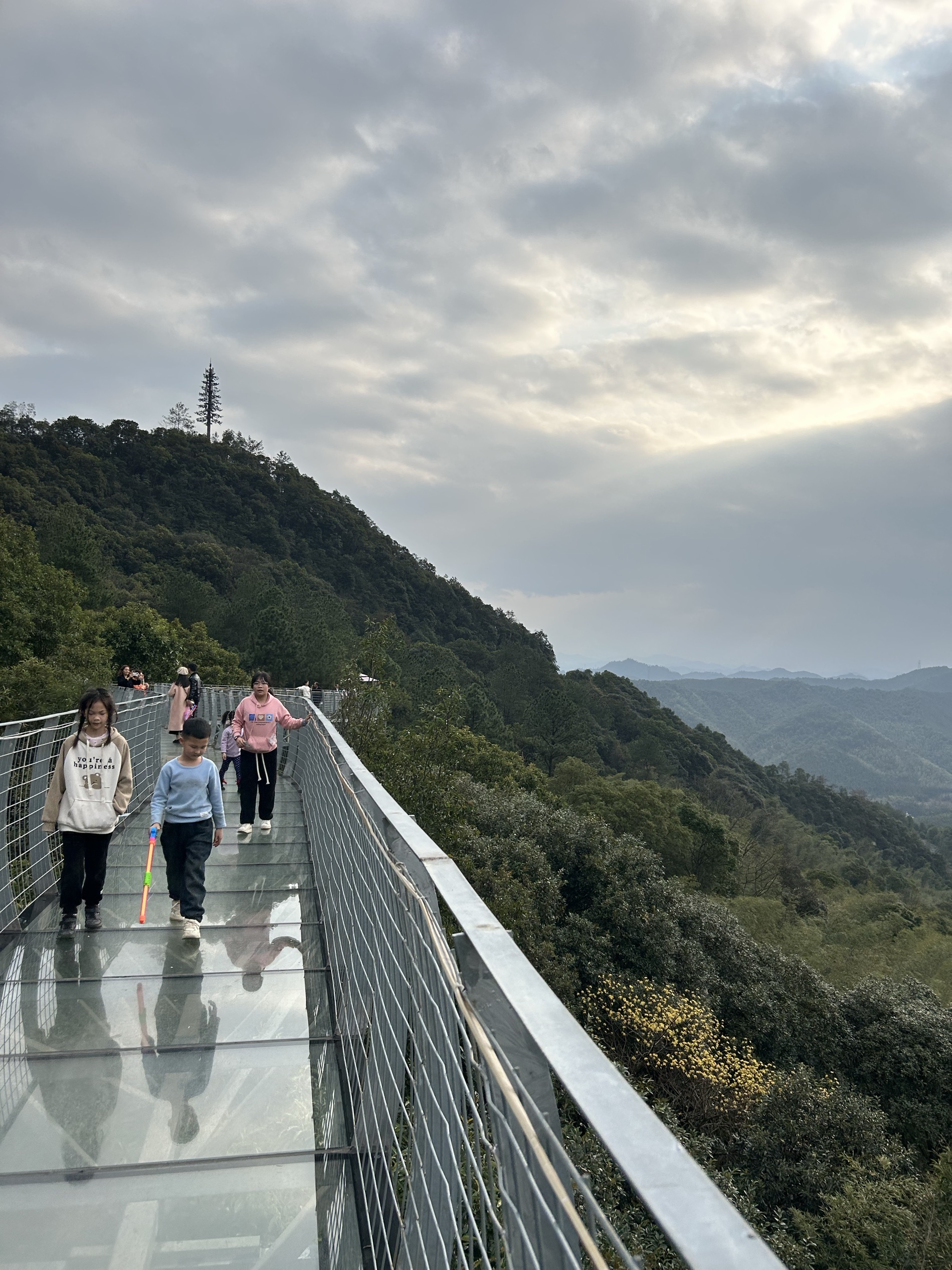 丫山风景区休息娱乐环境也不错，空气清新，早餐也丰富！