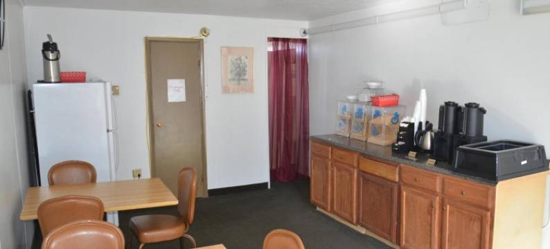 埃本斯伯格红地毯套房酒店(Red Carpet Inn and Suites Ebensburg)图片