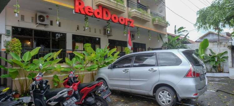 红门酒店@卡美娜多加兰普拉姆(RedDoorz @ Jalan Pramuka Manado)图片