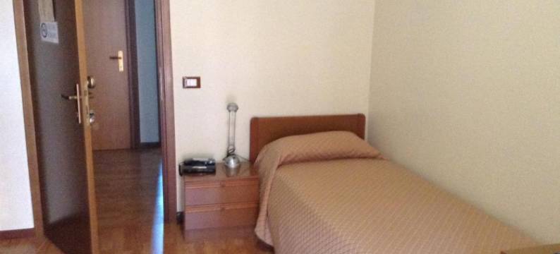 加里斯酒店(Hotel Galles)图片