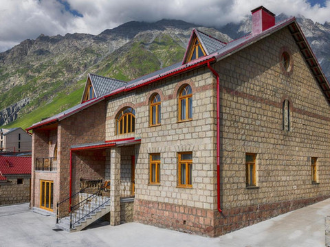 格拉夫卡兹别克