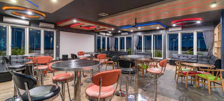 玛琅迈克斯万酒店(Ascent Hotel & Cafe Malang)图片