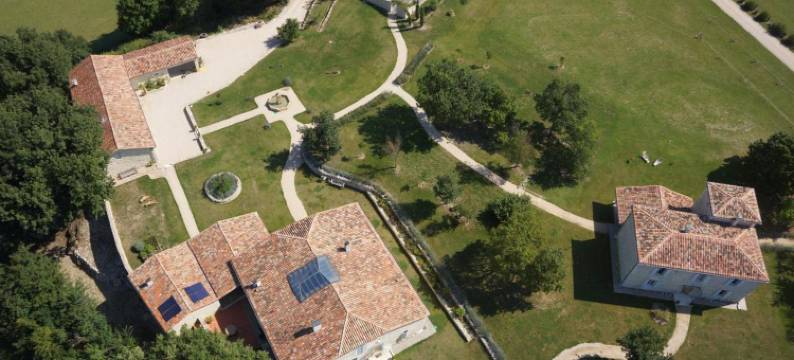 纳泽尔早餐加住宿酒店(Chambres d'hôtes Domaine de Nazère)图片