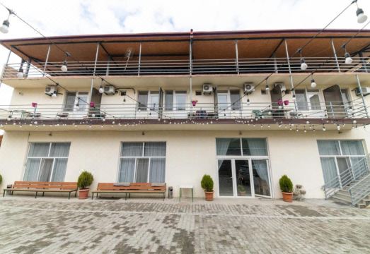 Guest House Kavkasioni 33 Hotel Overview