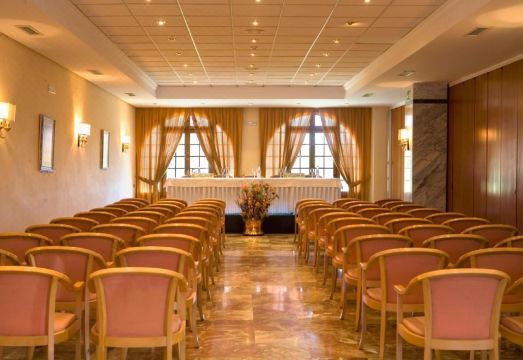 La Cueva Park Hotel Overview