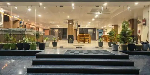 Royal Inn by White Panda Hotels