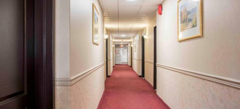 温德姆100英里华美达酒店(Ramada by Wyndham 100 Mile House)图片