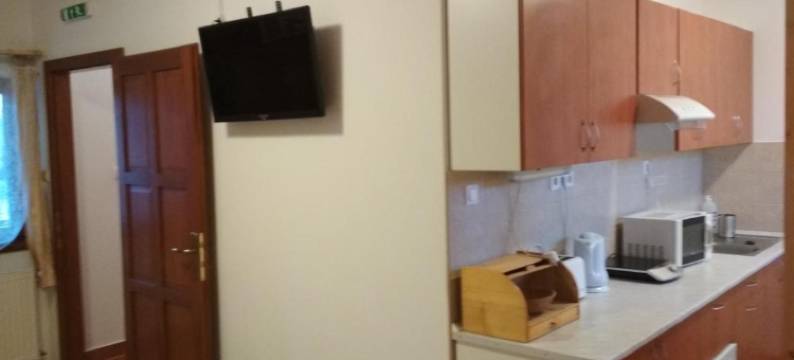 Julia Vendeghaz图片