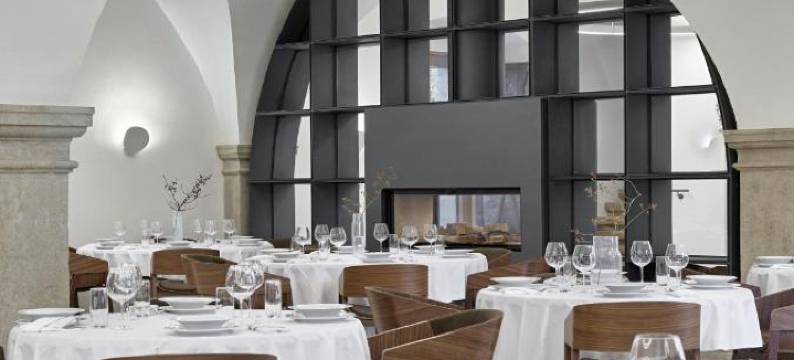 劳丁斯克酒店(Lotrinsky Hotel)图片