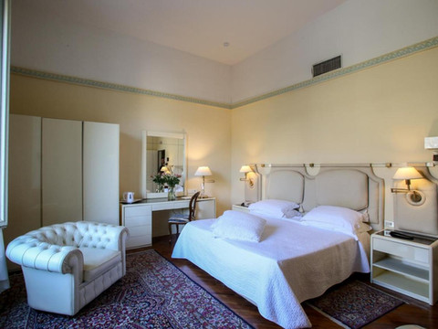 特图斯奥宏伟酒店