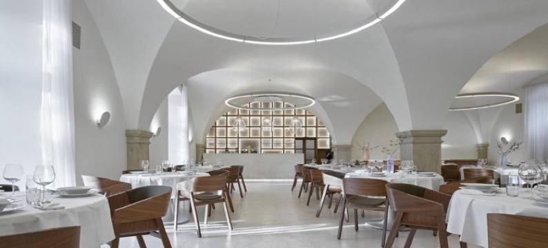 劳丁斯克酒店(Lotrinsky Hotel)图片