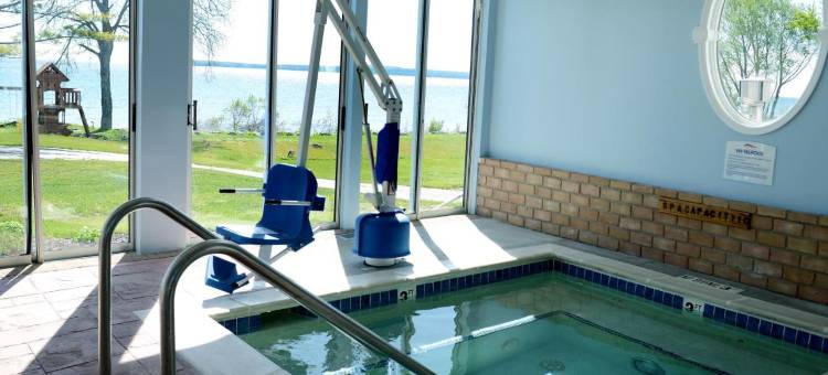 圣伊格纳斯湖畔温德姆呗盟酒店(Baymont by Wyndham St. Ignace Lakefront)图片