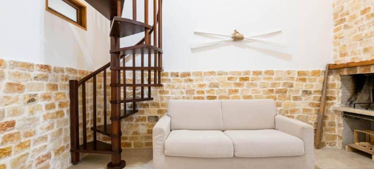 Sea front historic house in the heart of old town, inside torrione aragonese图片