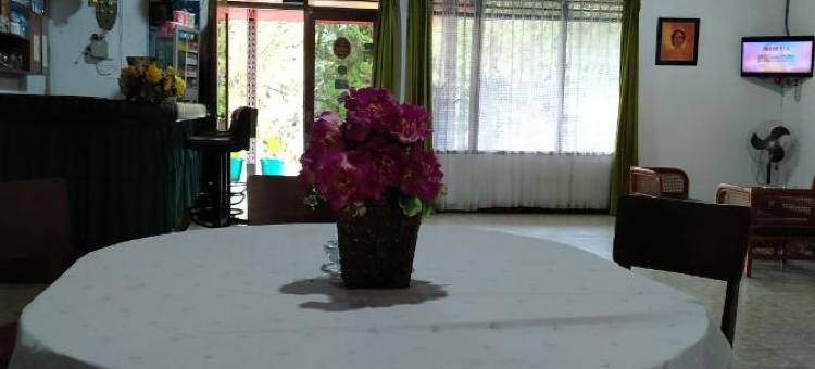 奥利伯特帕拉帕特阿吉巴塔米特拉红门酒店(Hotel Olibert Parapat Ajibata Mitra RedDoorz)图片