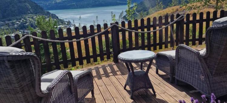 Mountain & Fjord View Apartment | Private Garden & Hot Tub图片