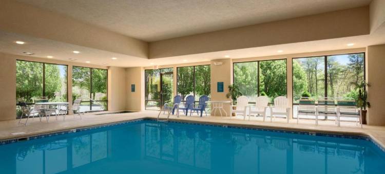 克罗斯维尔呗盟套房酒店(Baymont by Wyndham Crossville)图片