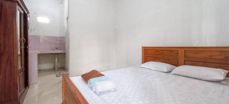 SPOT ON 91756 Alif House 伊斯兰旅馆(Alif House Syariah Redpartner Near Taman Dayu Pandaan)图片